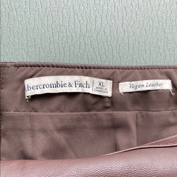 Abercrombie Vegan Leather Skirt - Picture 2 of 7